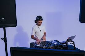 Essential Wedding Dj Services Tips